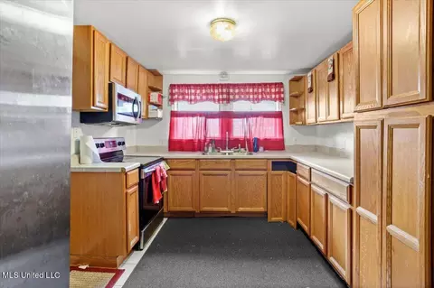 Kitchen - 415 Dacey St, Biloxi, MS 39530 photo 2 of 2