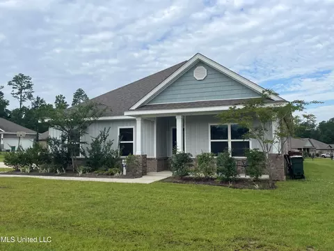 15559 Ollie Ln, Biloxi, MS 39532