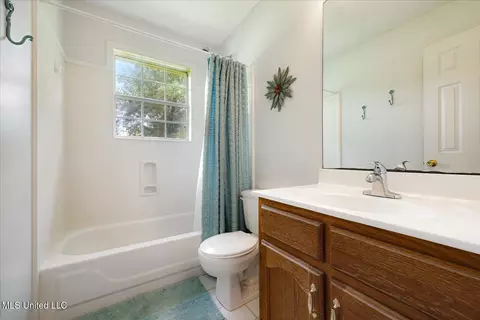 Bath - 10470 Hunters Walk, Hernando, MS 38632 photo 1 of 3