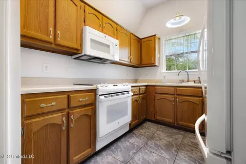 Kitchen - 10470 Hunters Walk, Hernando, MS 38632 photo 1 of 1