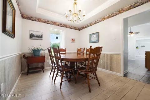 Dining - 10470 Hunters Walk, Hernando, MS 38632 photo 1 of 2