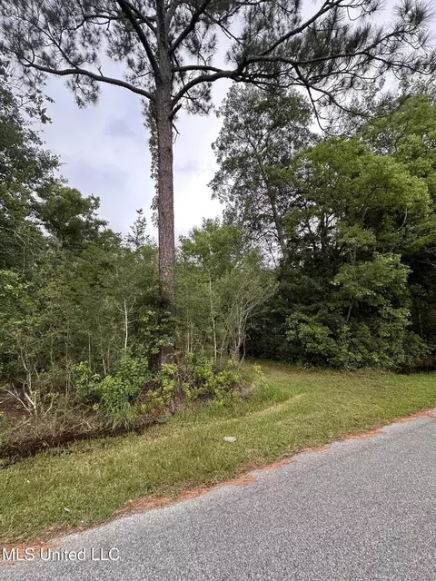 2020 Hastings Rd, Gautier, MS 39553