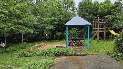 Exterior - 908 Madison St, Jackson, MS 39202 photo 8 of 23