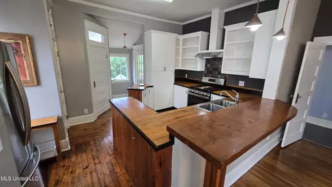 Kitchen - 908 Madison St, Jackson, MS 39202 photo 6 of 6