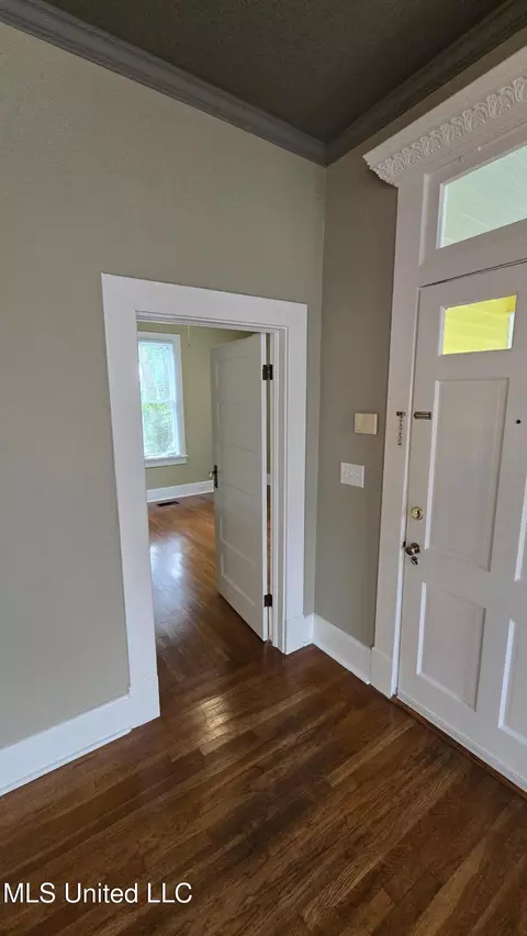 Entry Way - 908 Madison St, Jackson, MS 39202 photo 6 of 7