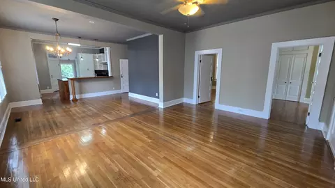 Living - 908 Madison St, Jackson, MS 39202 photo 2 of 4