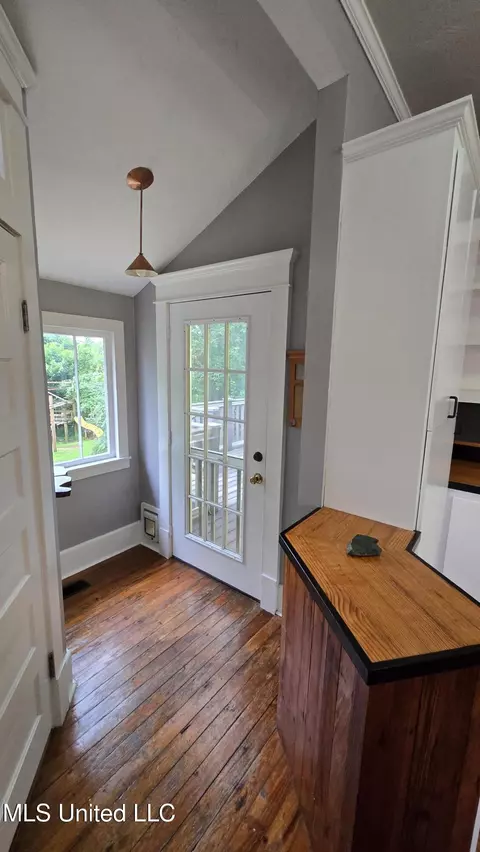 Entry Way - 908 Madison St, Jackson, MS 39202 photo 7 of 7