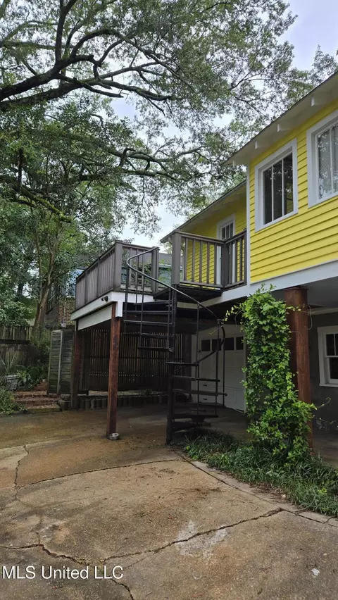 Exterior - 908 Madison St, Jackson, MS 39202 photo 7 of 23