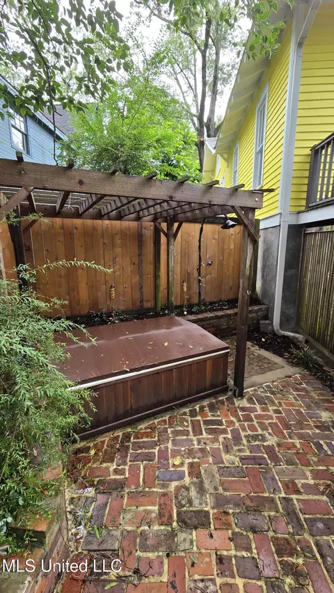 Exterior - 908 Madison St, Jackson, MS 39202 photo 12 of 23