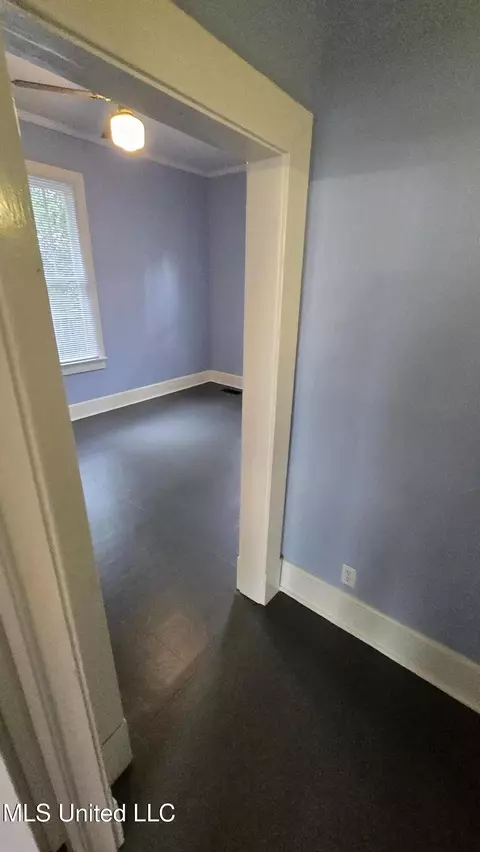 Entry Way - 908 Madison St, Jackson, MS 39202 photo 5 of 7