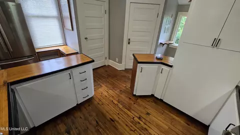 Kitchen - 908 Madison St, Jackson, MS 39202 photo 5 of 6