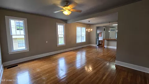 Living - 908 Madison St, Jackson, MS 39202 photo 1 of 4