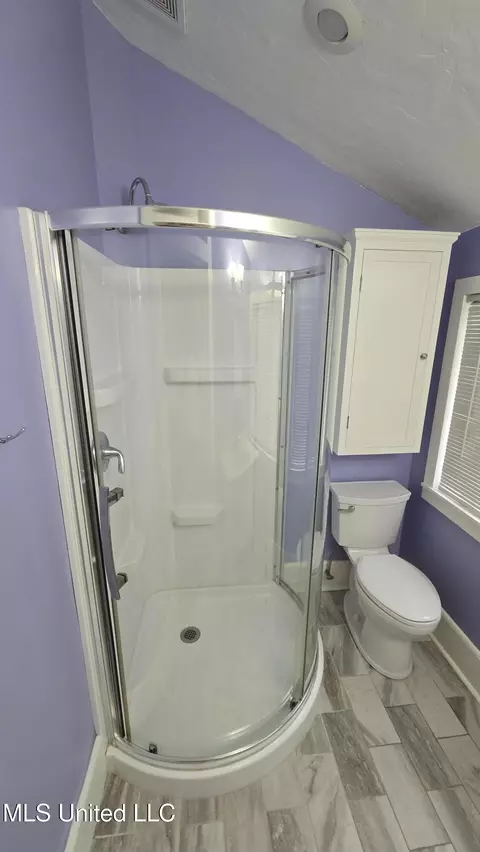 Bath - 908 Madison St, Jackson, MS 39202 photo 1 of 7