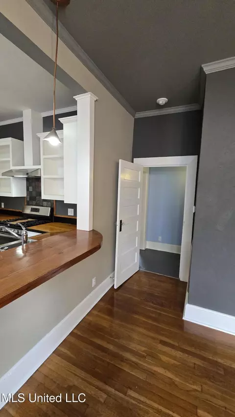 Entry Way - 908 Madison St, Jackson, MS 39202 photo 4 of 7