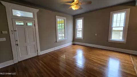 Living - 908 Madison St, Jackson, MS 39202 photo 4 of 4