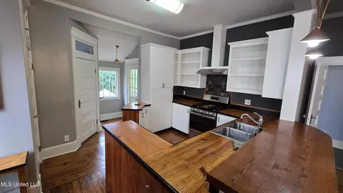 Kitchen - 908 Madison St, Jackson, MS 39202 photo 2 of 6