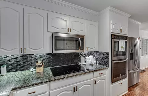 Kitchen - 5335 Red Fox Rd, Jackson, MS 39211 photo 4 of 4