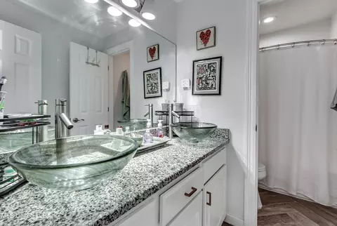 Bath - 5335 Red Fox Rd, Jackson, MS 39211 photo 2 of 3