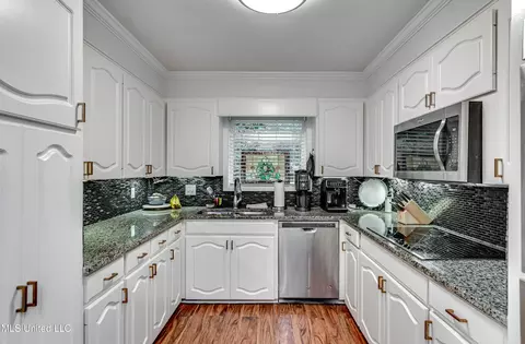 Kitchen - 5335 Red Fox Rd, Jackson, MS 39211 photo 3 of 4