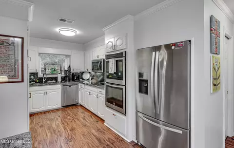 Kitchen - 5335 Red Fox Rd, Jackson, MS 39211 photo 2 of 4