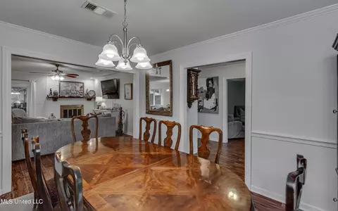 Dining - 5335 Red Fox Rd, Jackson, MS 39211 photo 3 of 6