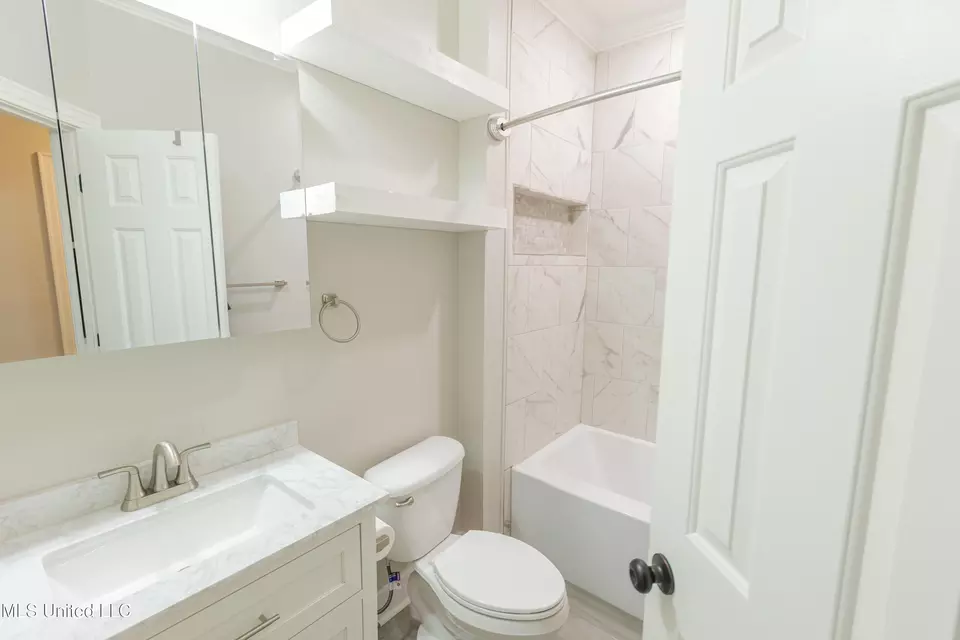 Bath - 418 Concord Dr, Clinton, MS 39056 photo 6 of 7