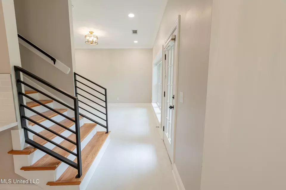 Entry Way - 418 Concord Dr, Clinton, MS 39056 photo 4 of 8