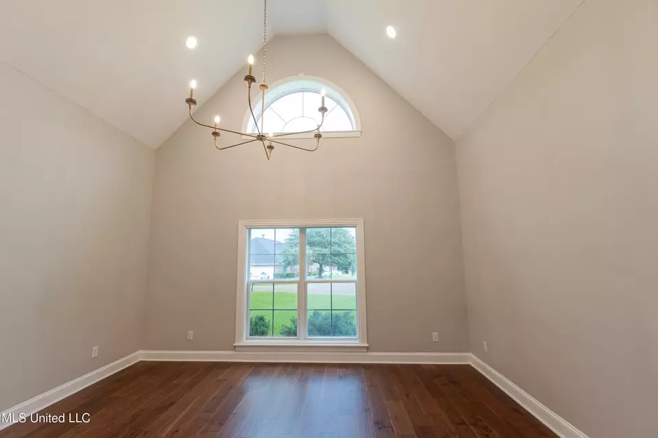 Living - 418 Concord Dr, Clinton, MS 39056 photo 5 of 6