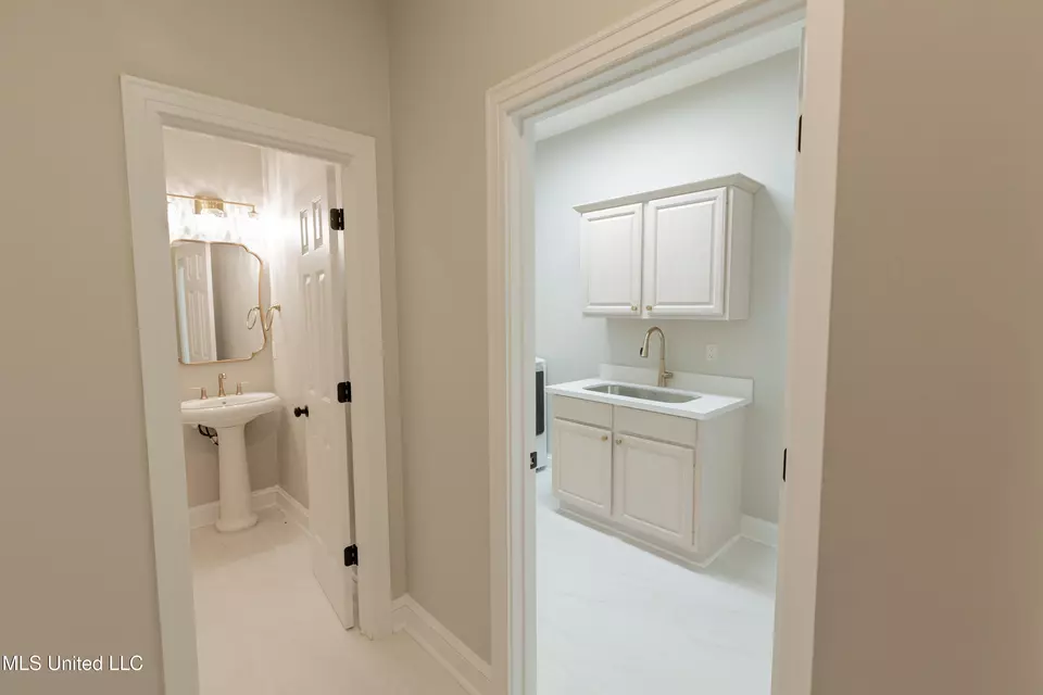 Entry Way - 418 Concord Dr, Clinton, MS 39056 photo 6 of 8