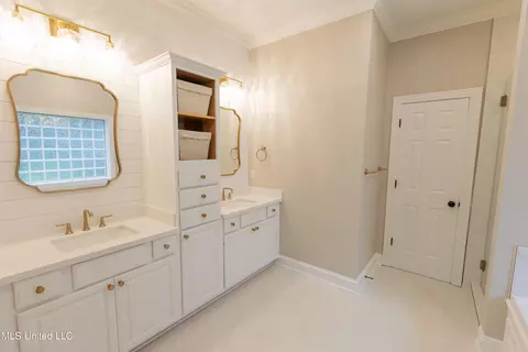 Bath - 418 Concord Dr, Clinton, MS 39056 photo 1 of 7