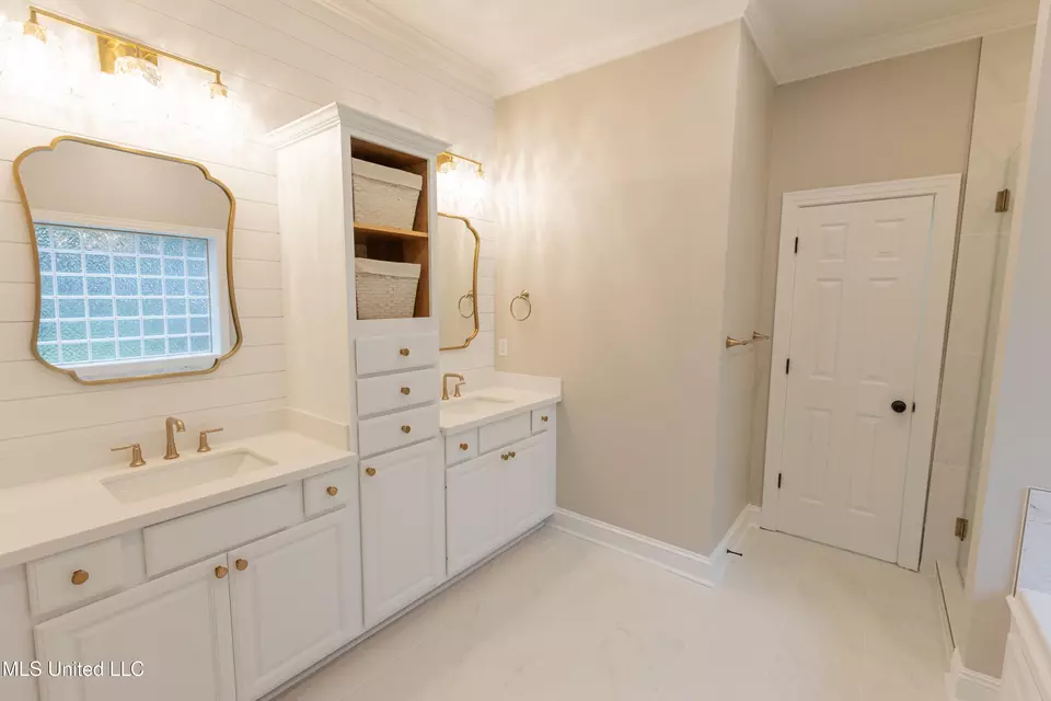 Bath - 418 Concord Dr, Clinton, MS 39056 photo 1 of 7