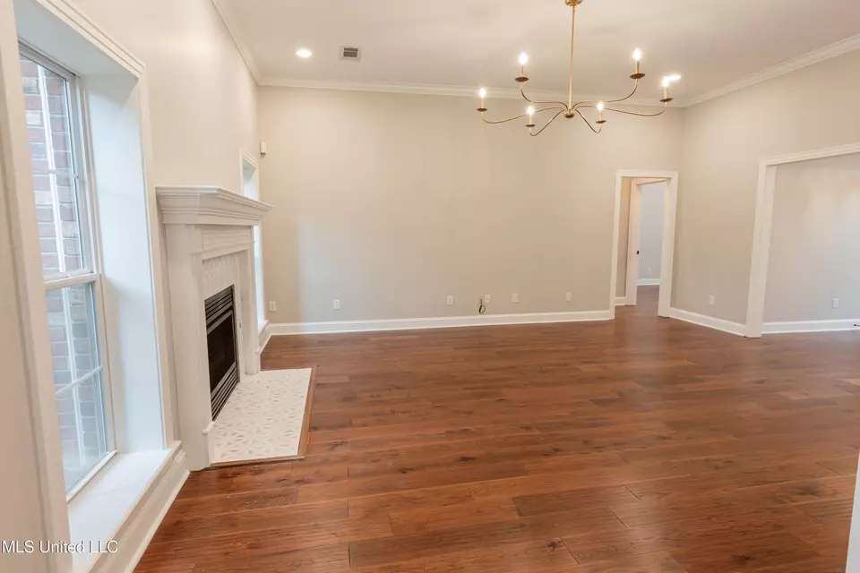 Living - 418 Concord Dr, Clinton, MS 39056 photo 2 of 6