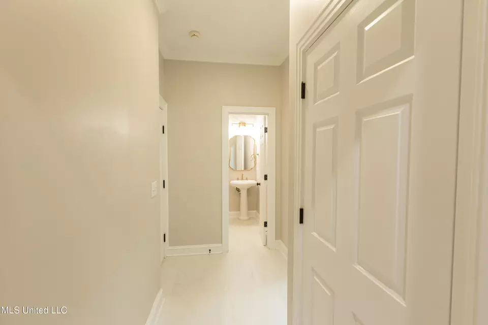 Entry Way - 418 Concord Dr, Clinton, MS 39056 photo 5 of 8
