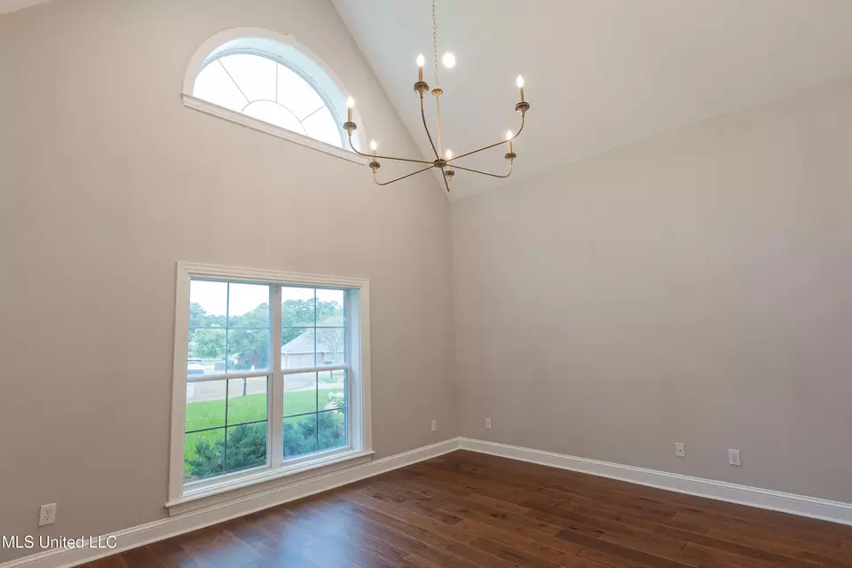 Living - 418 Concord Dr, Clinton, MS 39056 photo 6 of 6