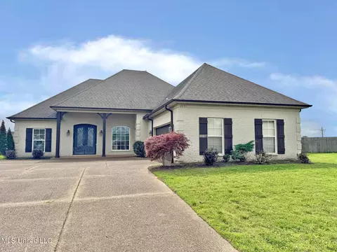 2237 Redbud Cv, Southaven, MS 38672