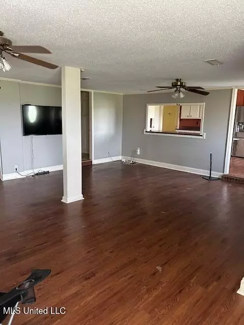 Living - 740 Eubanks Rd, Alligator, MS 38720 photo 2 of 3