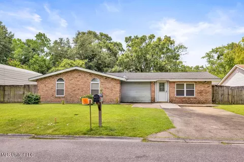 2410 Clairmont Ave, Pascagoula, MS 39567