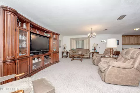 Living - 10001 Echo Glen Dr, Moss Point, MS 39562 photo 6 of 7