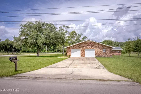Exterior - 10001 Echo Glen Dr, Moss Point, MS 39562 photo 4 of 21