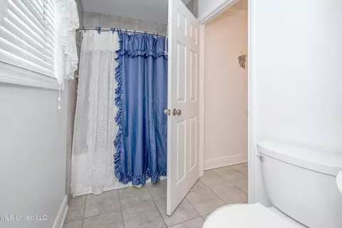 Bath - 10001 Echo Glen Dr, Moss Point, MS 39562 photo 4 of 9