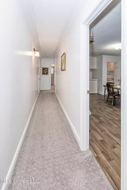 Entry Way - 10001 Echo Glen Dr, Moss Point, MS 39562 photo 3 of 5