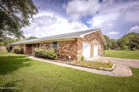 Exterior - 10001 Echo Glen Dr, Moss Point, MS 39562 photo 3 of 21