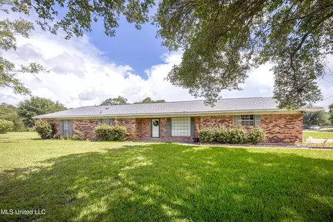 10001 Echo Glen Dr, Moss Point, MS 39562