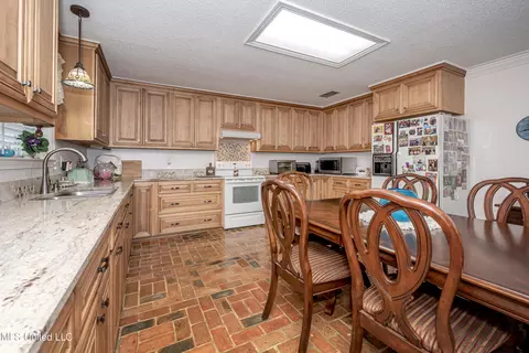 Kitchen - 10001 Echo Glen Dr, Moss Point, MS 39562 photo 2 of 5