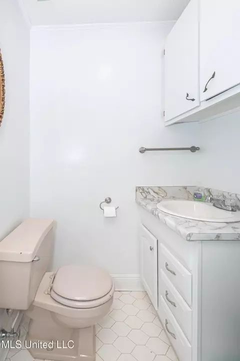 Bath - 10001 Echo Glen Dr, Moss Point, MS 39562 photo 1 of 9