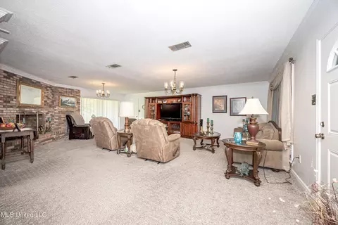 Living - 10001 Echo Glen Dr, Moss Point, MS 39562 photo 4 of 7