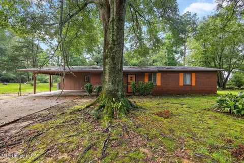 308 Asbury Dr, Hazlehurst, MS 39083