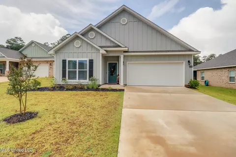 87139 Highpoint Dr, Diamondhead, MS 39525