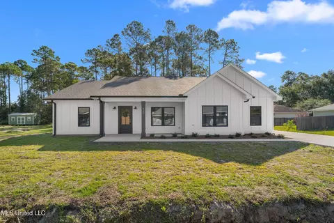 832 Combel St, Waveland, MS 39576