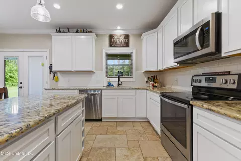 Kitchen - 3112 Eagle Ridge Rd, Vancleave, MS 39565 photo 3 of 3